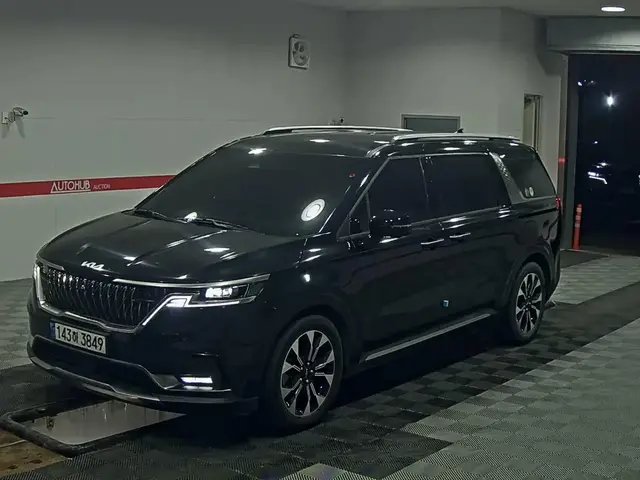 KIA CARNIVAL 9-SEATER DIESEL NOBLESSE 2023