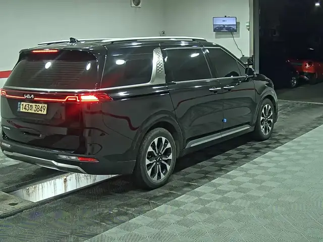 KIA CARNIVAL 9-SEATER DIESEL NOBLESSE 2023