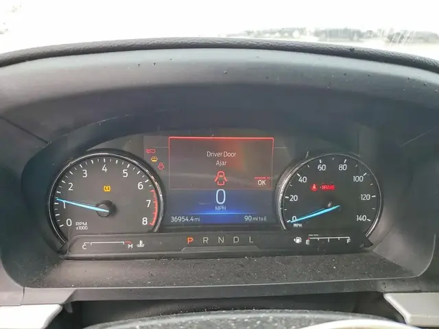 FORD EXPLORER XLT 2023