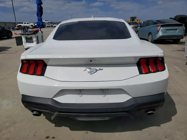 FORD MUSTANG 2023