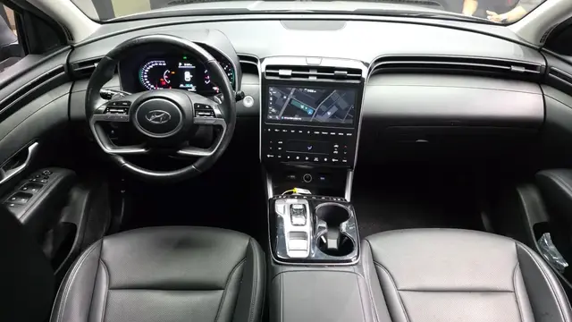 HYUNDAI TUCSON КОЖАНЫЕ СИДЕНИЯ С ПОДОГРЕВОМ И ВЕНТИЛЯЦИЕЙ АДАПТИВНЫЙ КРУИЗ АССИСТЕНТЫ ВОДИТЕЛЮ РАСШИРЕННАЯ МУЛЬТИМЕ 2022