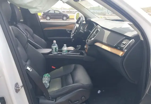 VOLVO XC90 T5 MOMENTUM 7 PASSENGER 2021