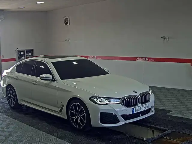 BMW 5 SERIES 2023