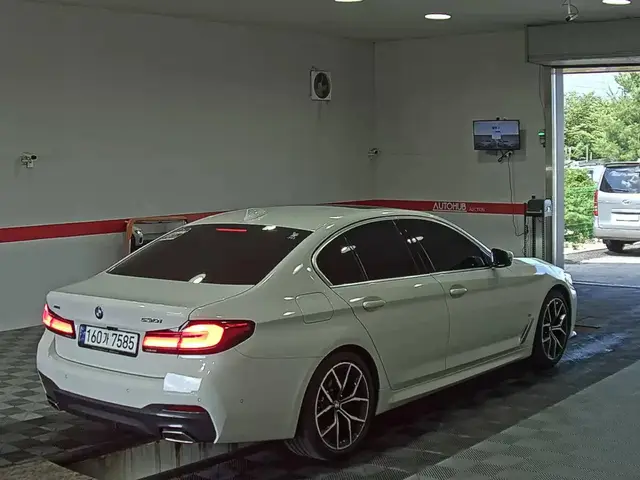 BMW 5 SERIES 2023