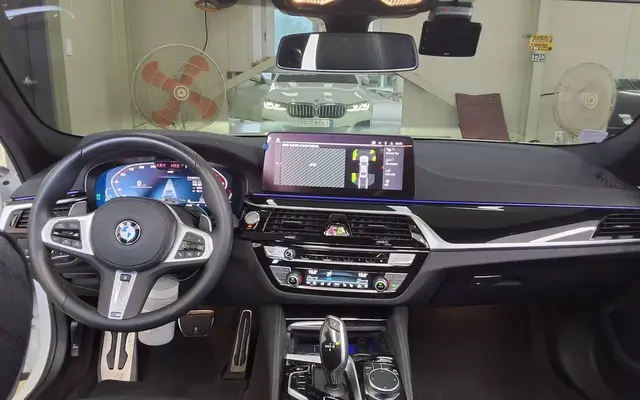 BMW 5 SERIES 2023