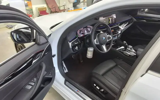 BMW 5 SERIES 2023