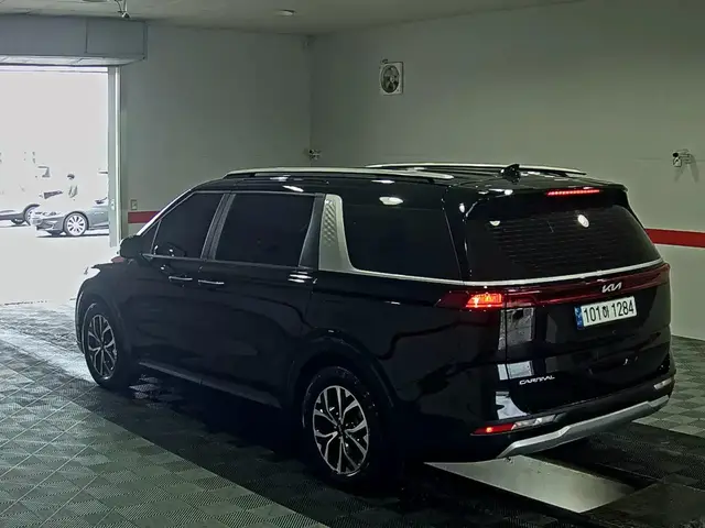 KIA CARNIVAL 9 2023