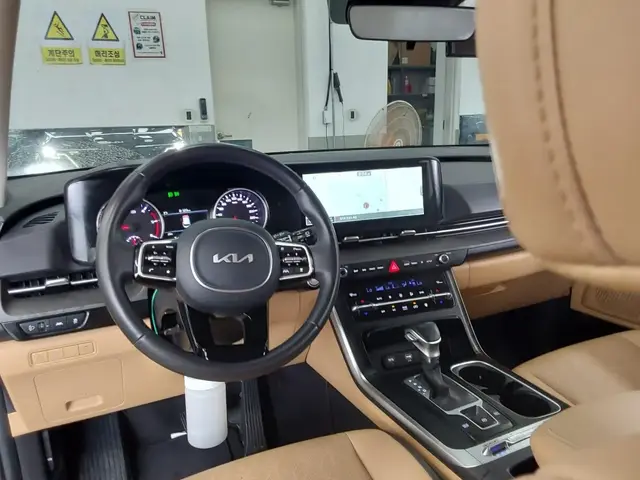 KIA CARNIVAL 9 2023