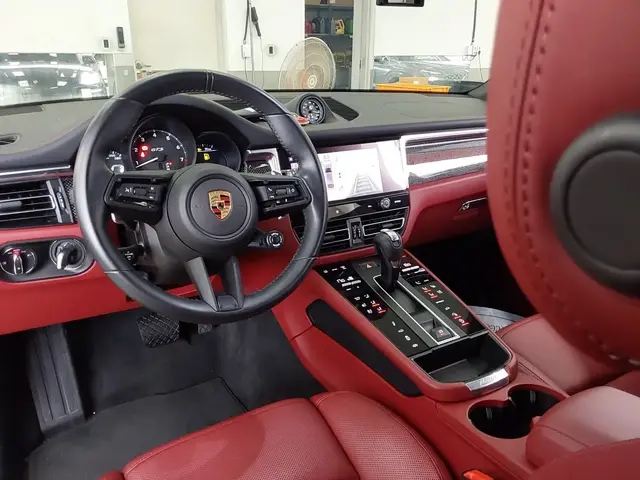 PORSCHE MACAN 2023