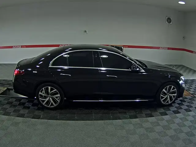 MERCEDES-BENZ E220D 4MATIC EXCLUSIVE 2024