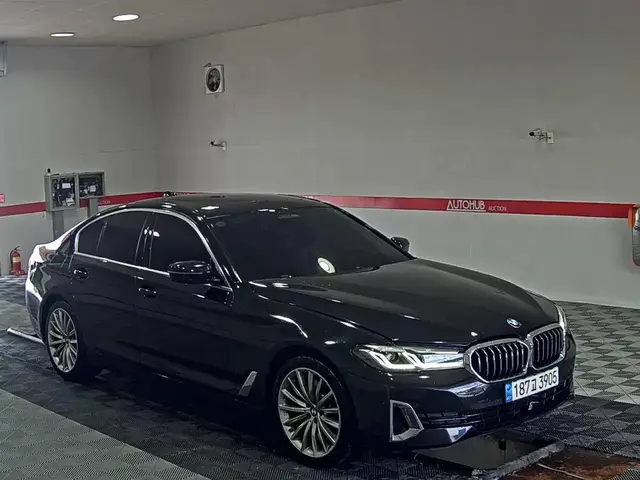 BMW 5 SERIES 2023
