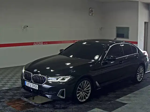 BMW 5 SERIES 2023
