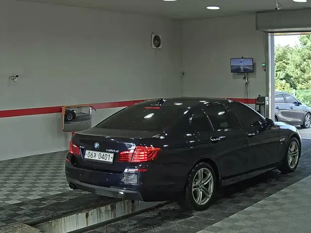 BMW 5- 2016
