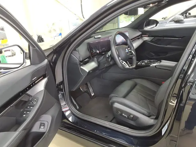 BMW 5- 2024