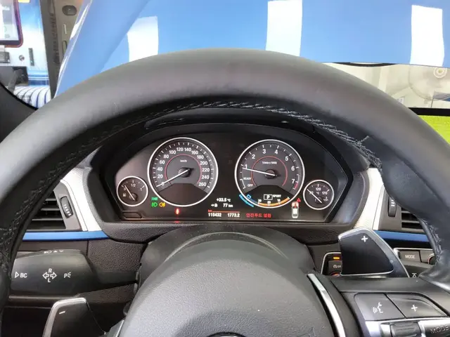 BMW 3- 2016