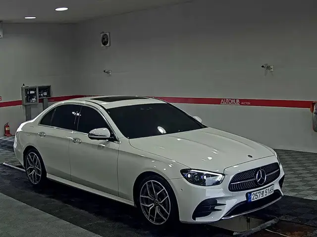 MERCEDES-BENZ E- 2021