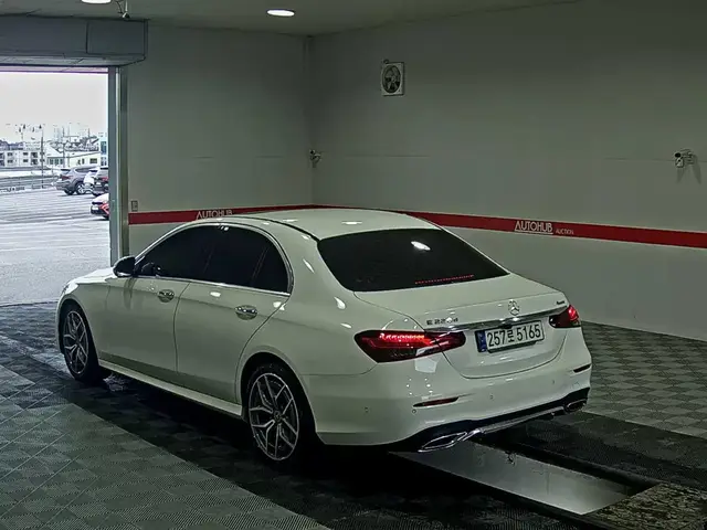 MERCEDES-BENZ E- 2021