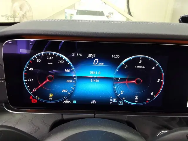 MERCEDES-BENZ E- 2021
