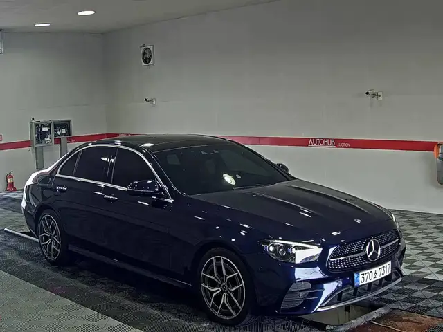 MERCEDES-BENZ E- 2021