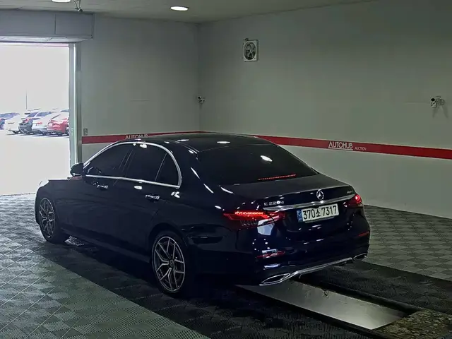 MERCEDES-BENZ E- 2021