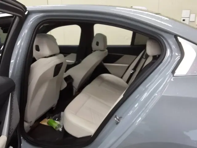 BMW 5- 2024