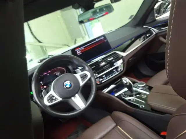BMW 5- 2021