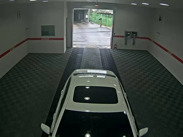 BMW 5- 2021