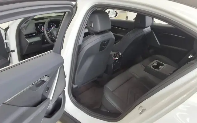 BMW 5- 2023