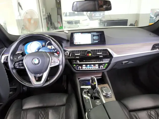 BMW 5- 2017