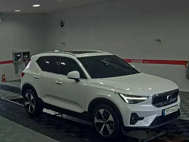 VOLVO XC40 2023