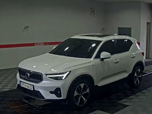 VOLVO XC40 2023
