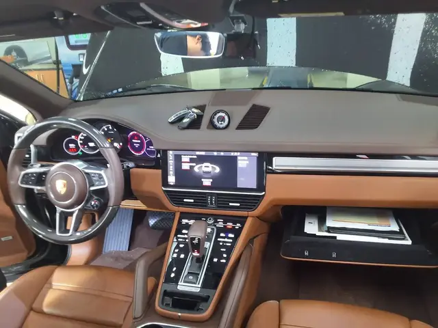 PORSCHE CAYENNE 2021