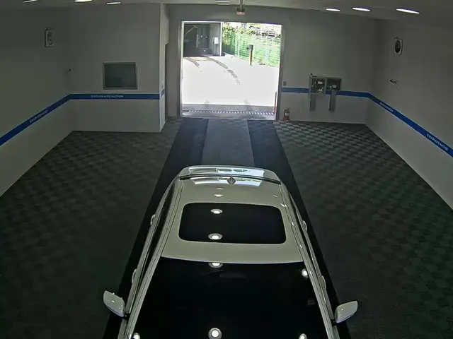 BMW 5- 2022