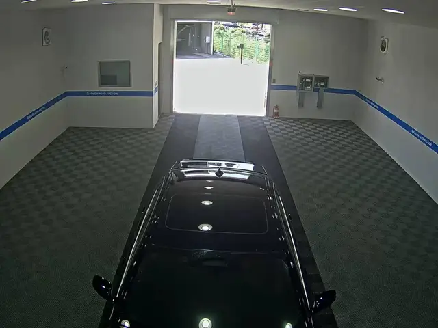 BMW 5- 2022