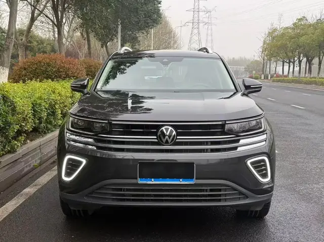 VOLKSWAGEN TAVENDOR ПАНОРАМНАЯ КРЫША ЦИФРОВАЯ ПРИБОРНАЯ ПАНЕЛЬ АДАПТИВНЫЙ КРУИЗ ЭЛЕКТРОПРИВОД БАГАЖНИКА И МНОГИЕ ДРУГИЕ 2023