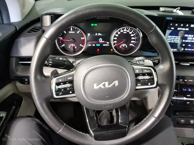 KIA CARNIVAL NOBLESSE 2023
