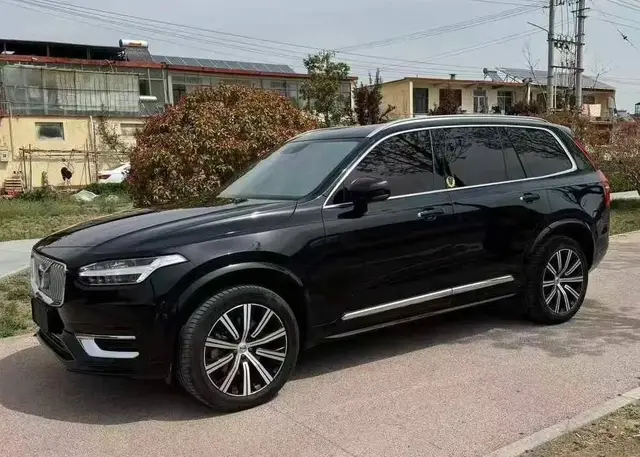 VOLVO XC90 B5 2022