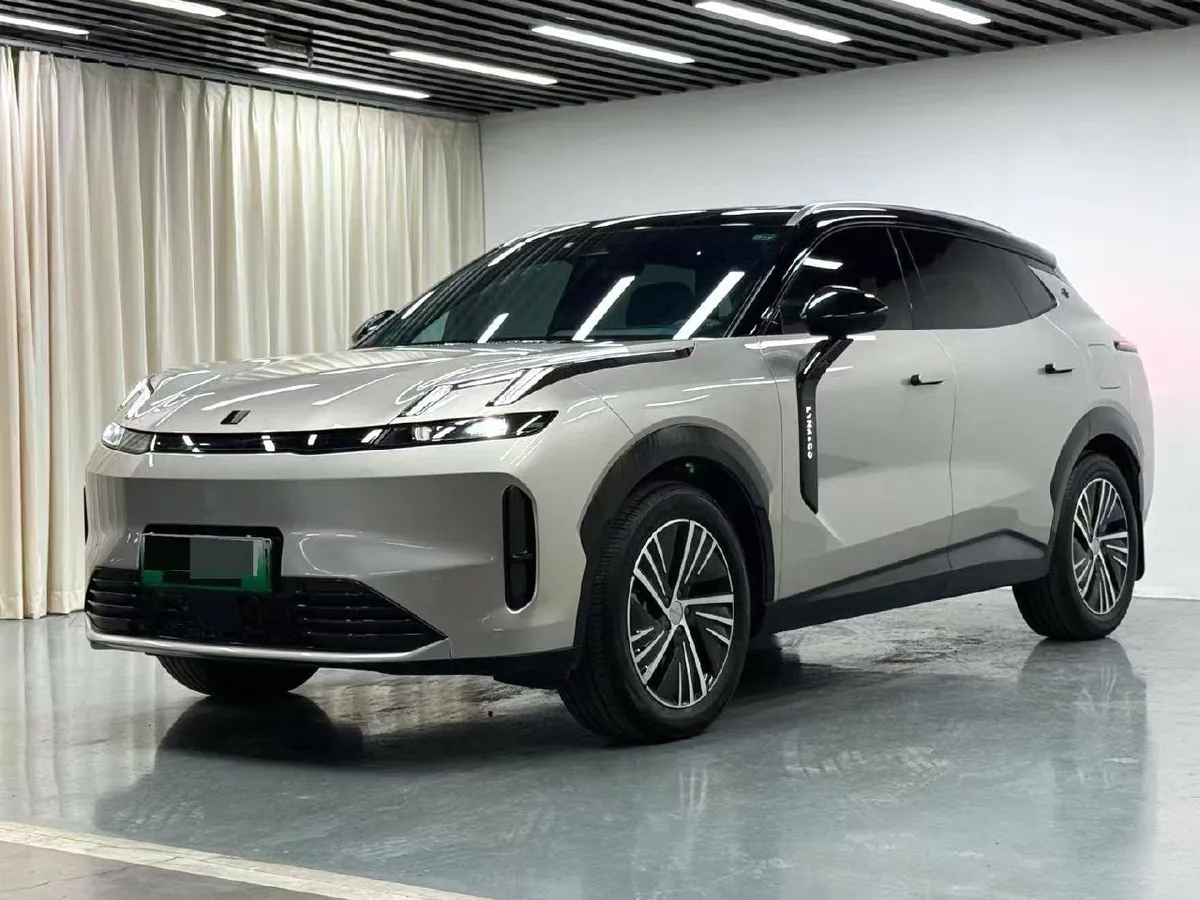 LYNK & CO 08 EM 2023