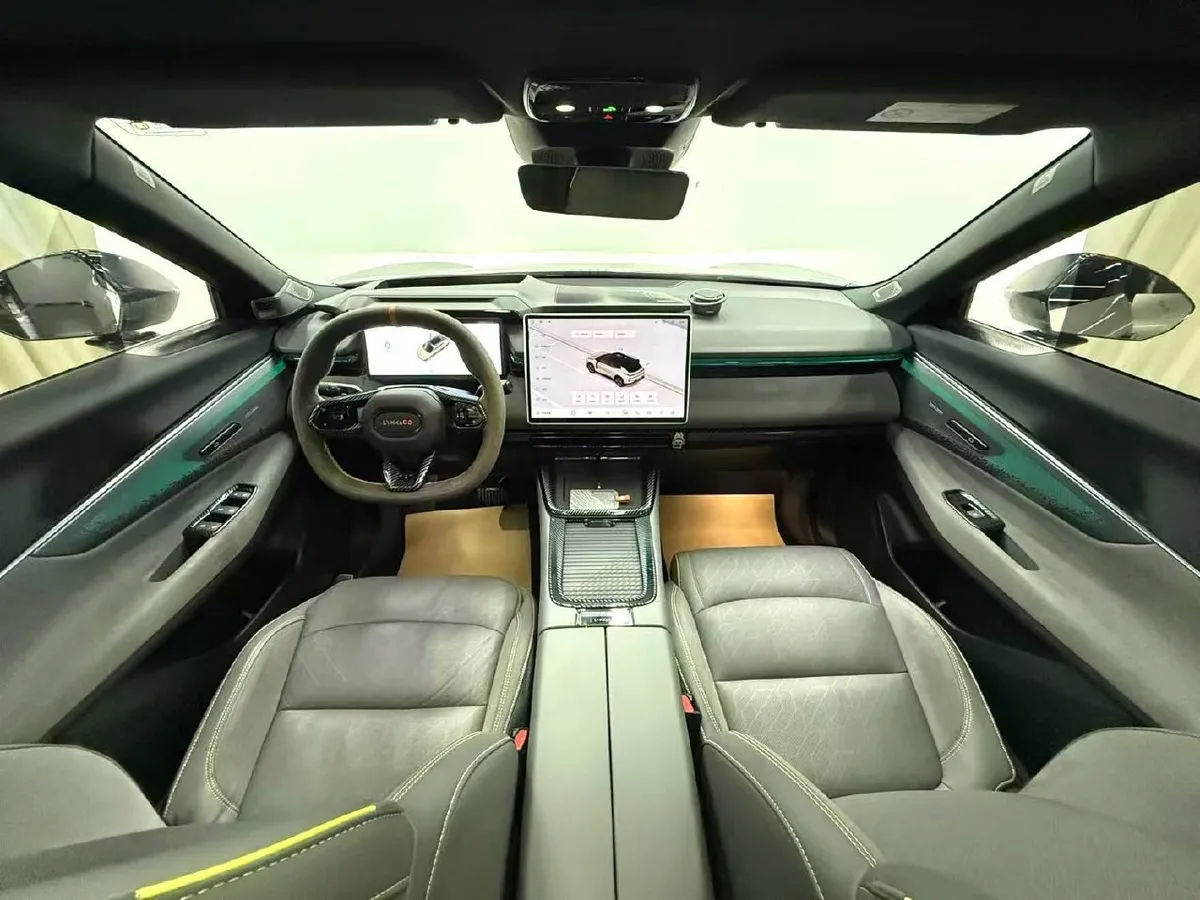 LYNK & CO 08 EM 2023