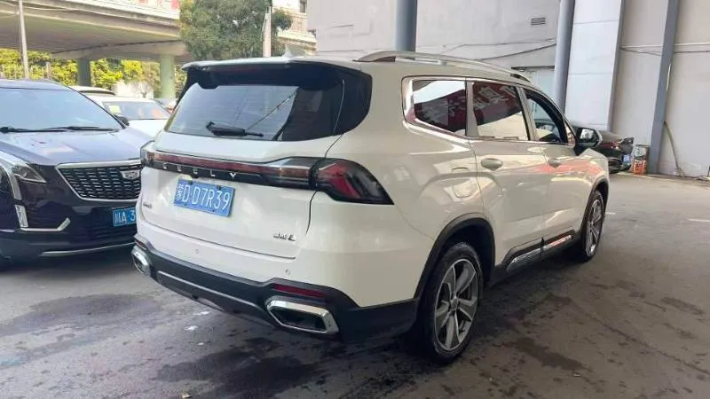GEELY OKAVANGO 2022