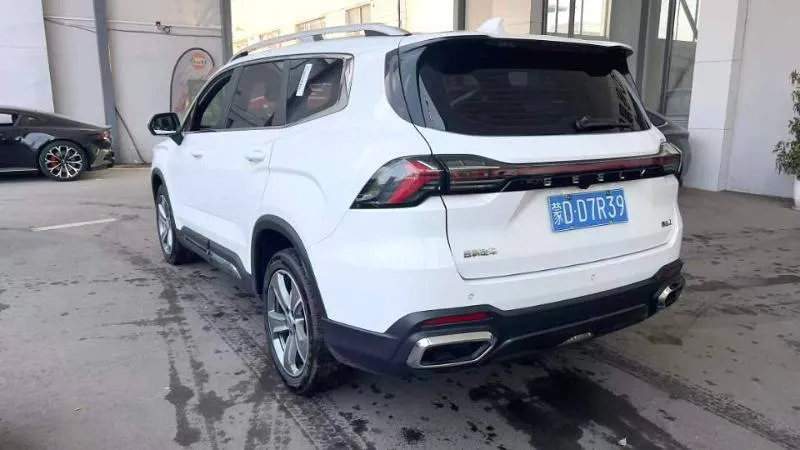 GEELY OKAVANGO 2022