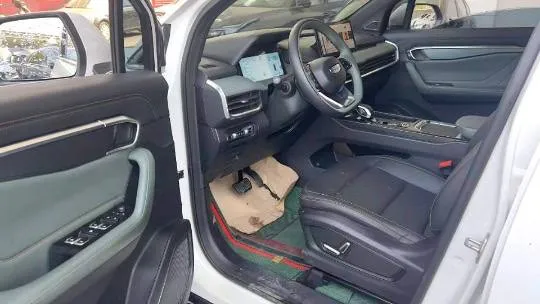GEELY OKAVANGO 2022