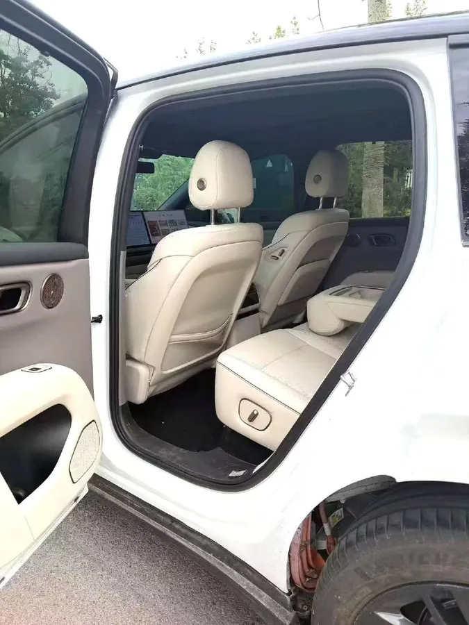 LI AUTO I6 2025
