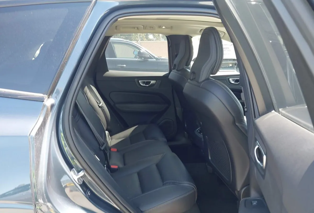 VOLVO XC60 2024