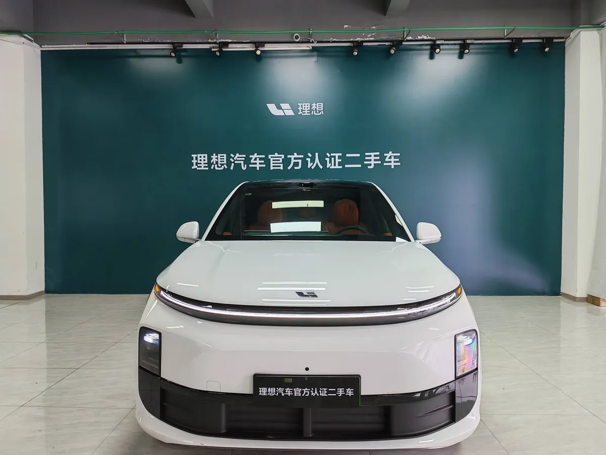LI AUTO L6 PRO 2025