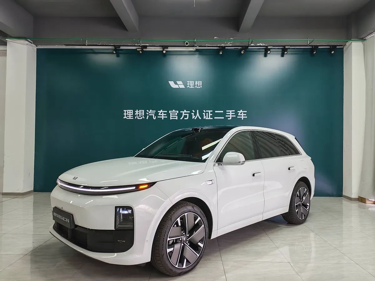 LI AUTO L6 PRO 2025