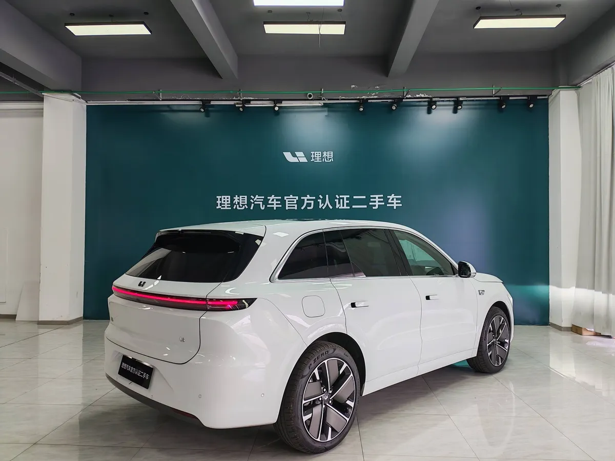 LI AUTO L6 PRO 2025
