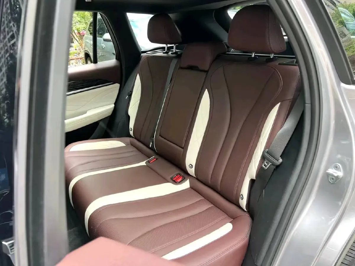GEELY MONJARO 2021