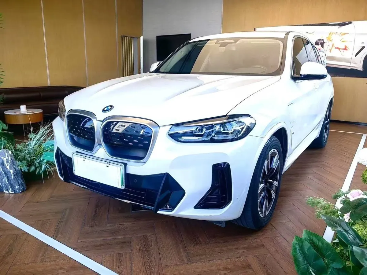 BMW IX3 2023
