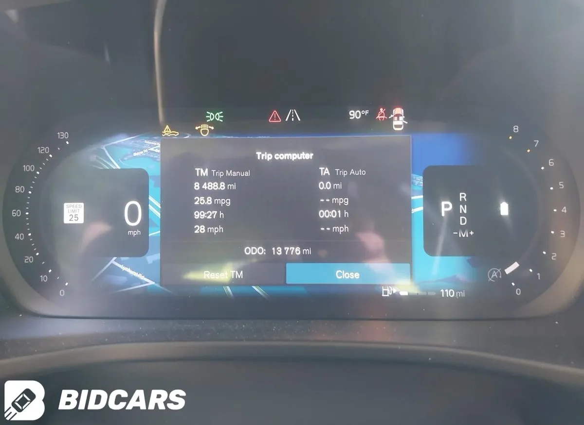 VOLVO XC40 2025